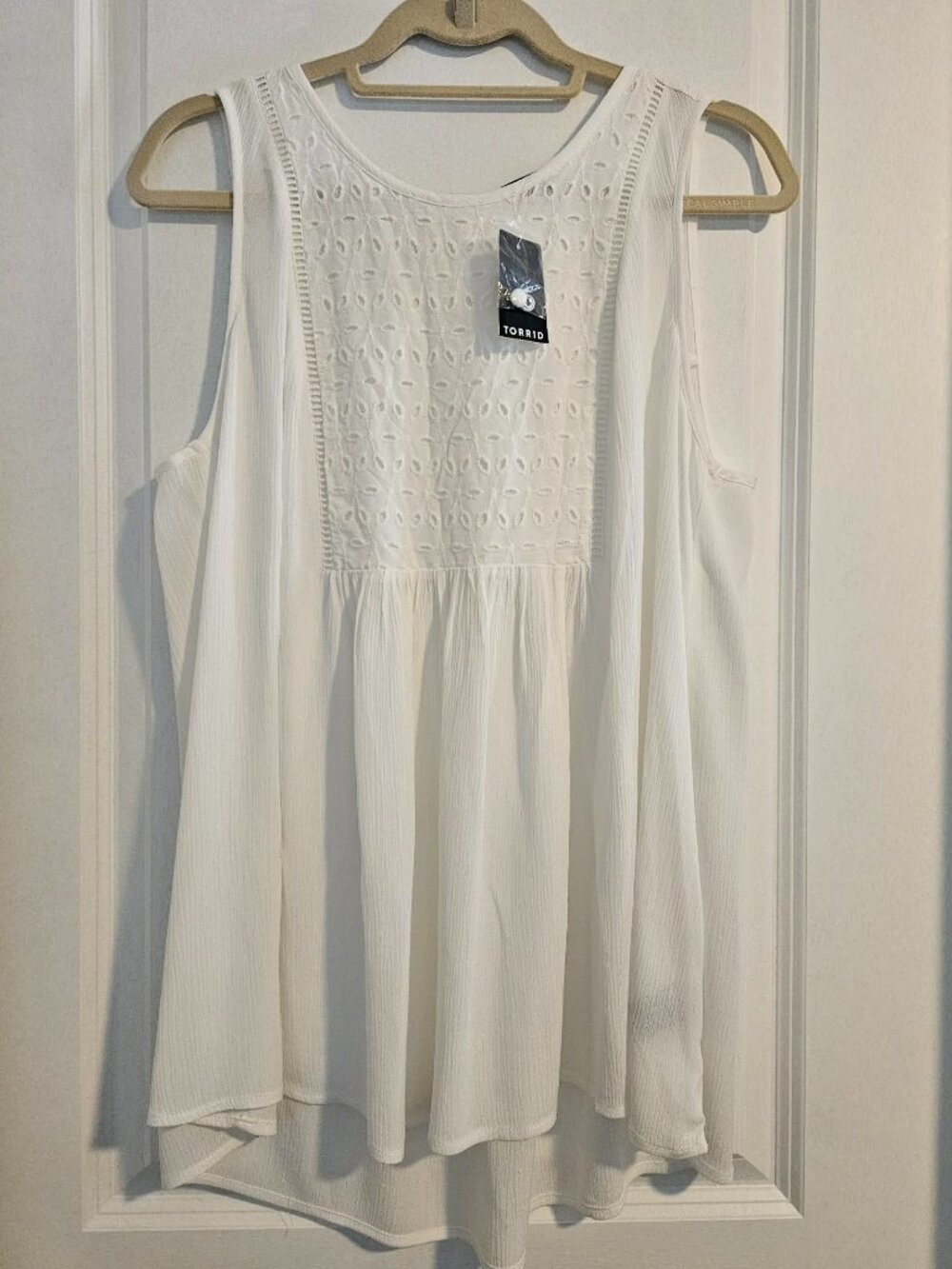 Torrid Ivory Eyelet Embroidered Sleeveless Blouse Size 00 Flowy Boho Top
